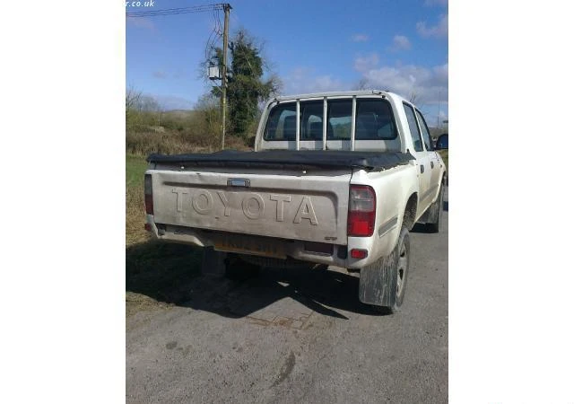 Toyota Hilux 2.5 D-4D - изображение 6