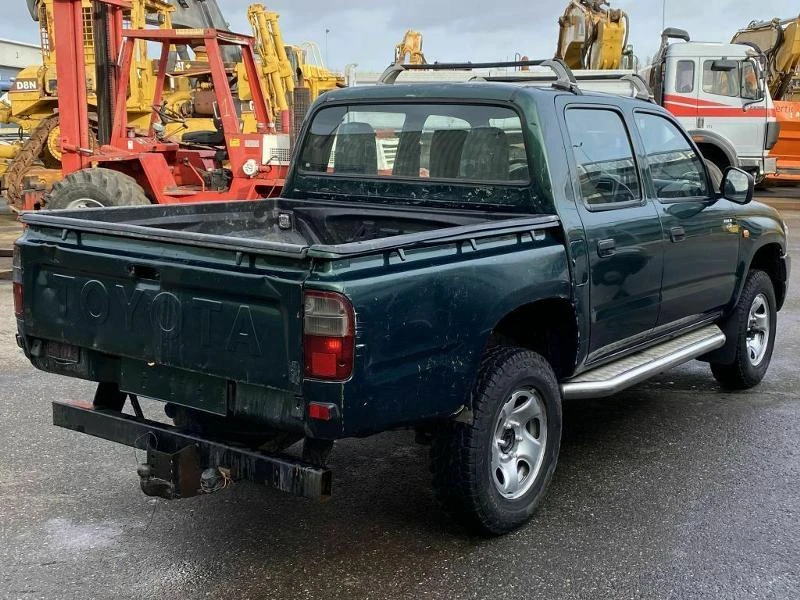 Toyota Hilux 2.5 D-4D, снимка 12 - Автомобили и джипове - 38106705