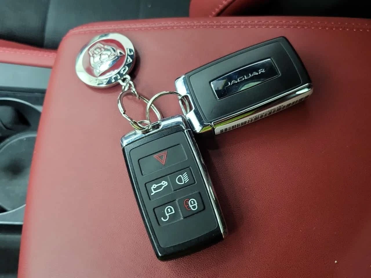 Jaguar F-PACE * P550 SVR * CARFAX * ПАНО * KEYLESS * ПОДГРЕВИ *  - изображение 10