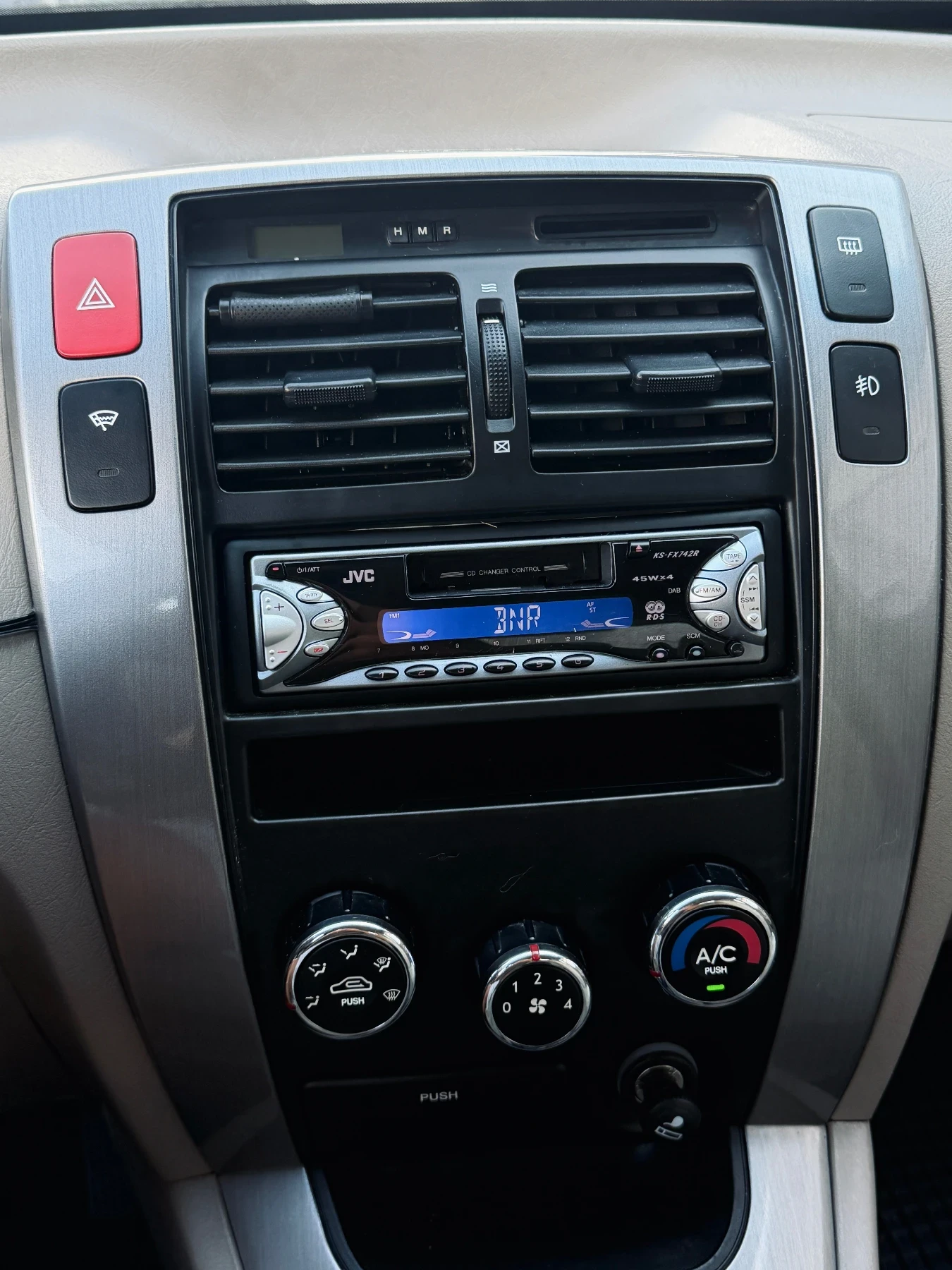 Hyundai Tucson 2.0CRDI / 4X4, снимка 8 - Автомобили и джипове - 55598959
