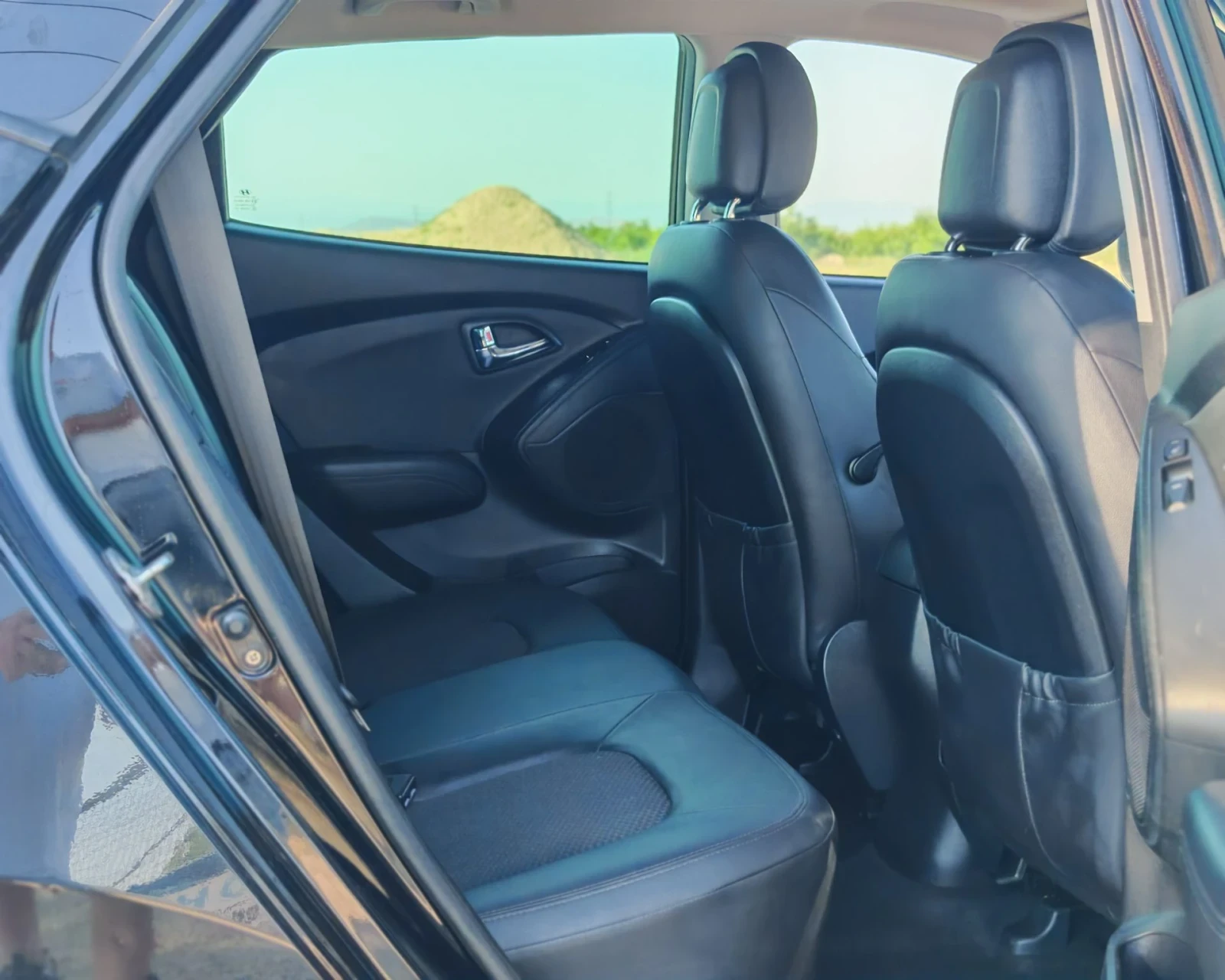 Hyundai IX35 2.0 136 К.С. ДИЗЕЛ!4Х4! ПАНОРАМА!127 000 КМ! , снимка 12 - Автомобили и джипове - 55636537