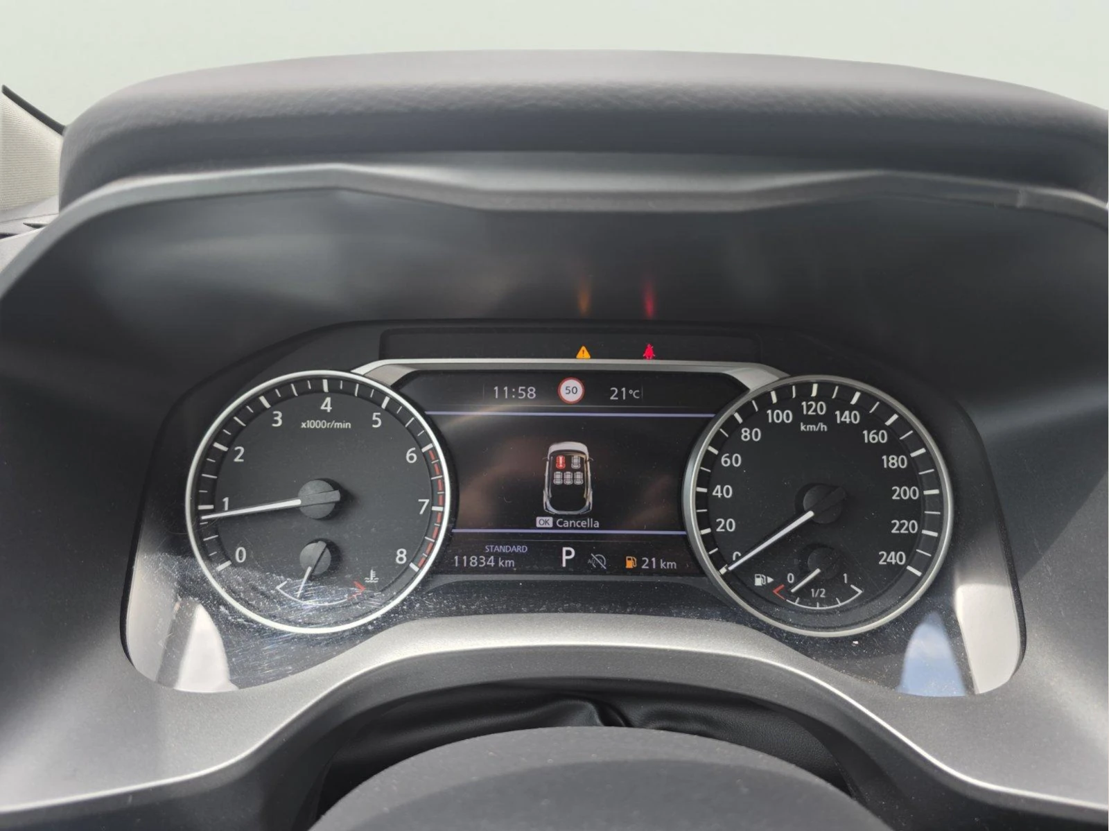 Nissan Qashqai 1.3 TCE, снимка 12 - Автомобили и джипове - 56239453