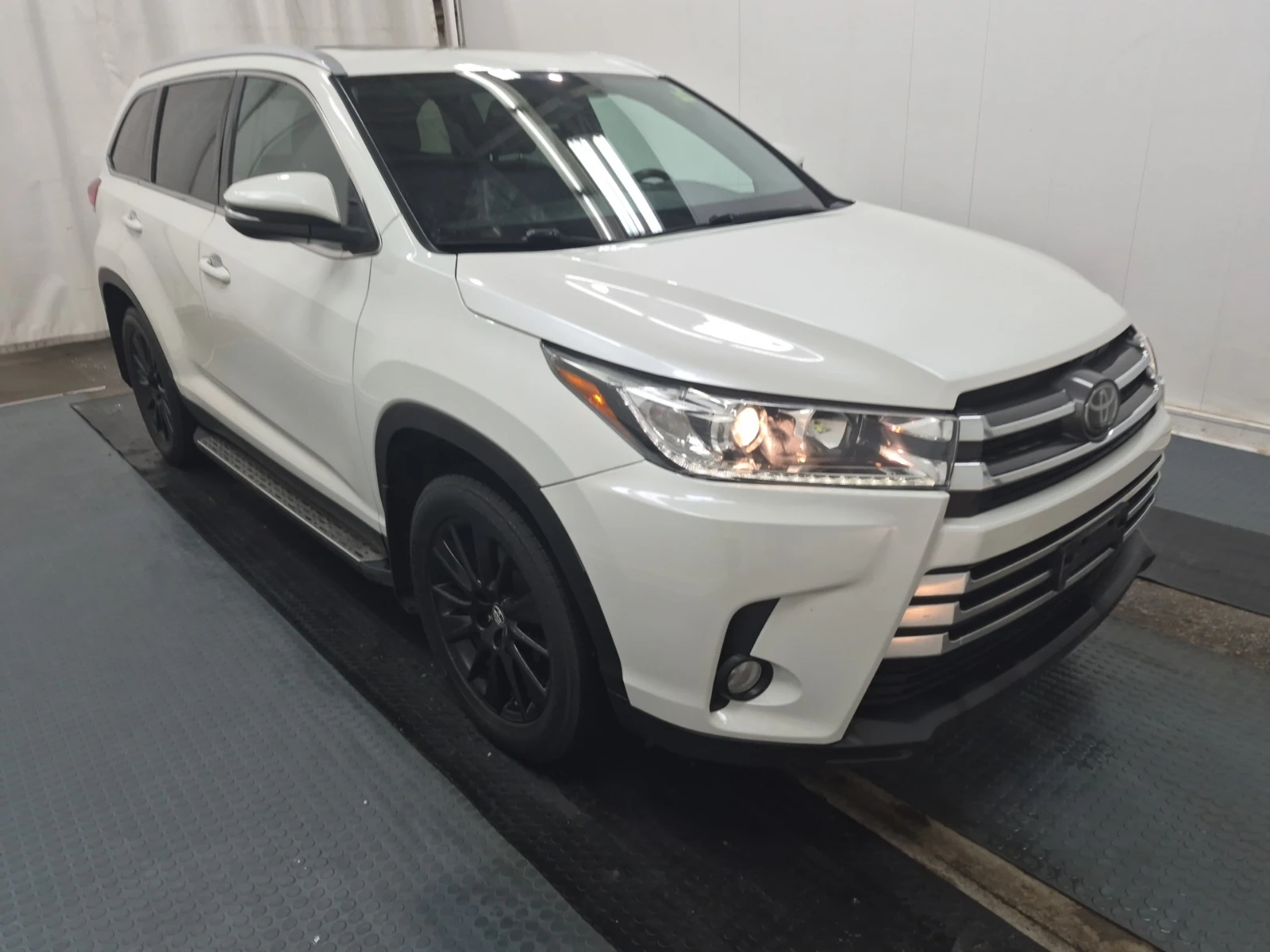 Toyota Highlander Awd Xle / Carfax / Лизинж, снимка 5 - Автомобили и джипове - 56315635