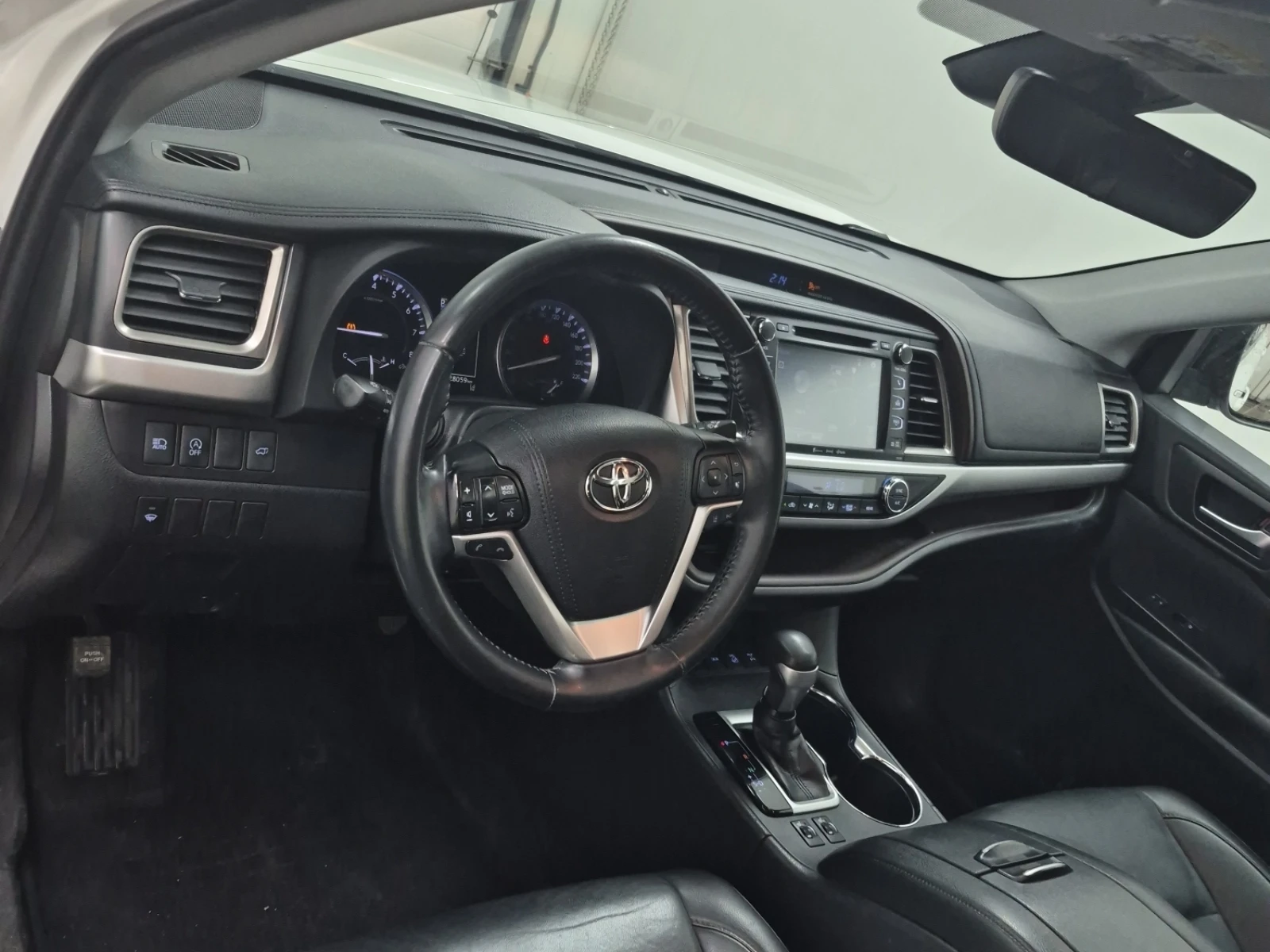Toyota Highlander Awd Xle / Carfax / Лизинж, снимка 10 - Автомобили и джипове - 56315635