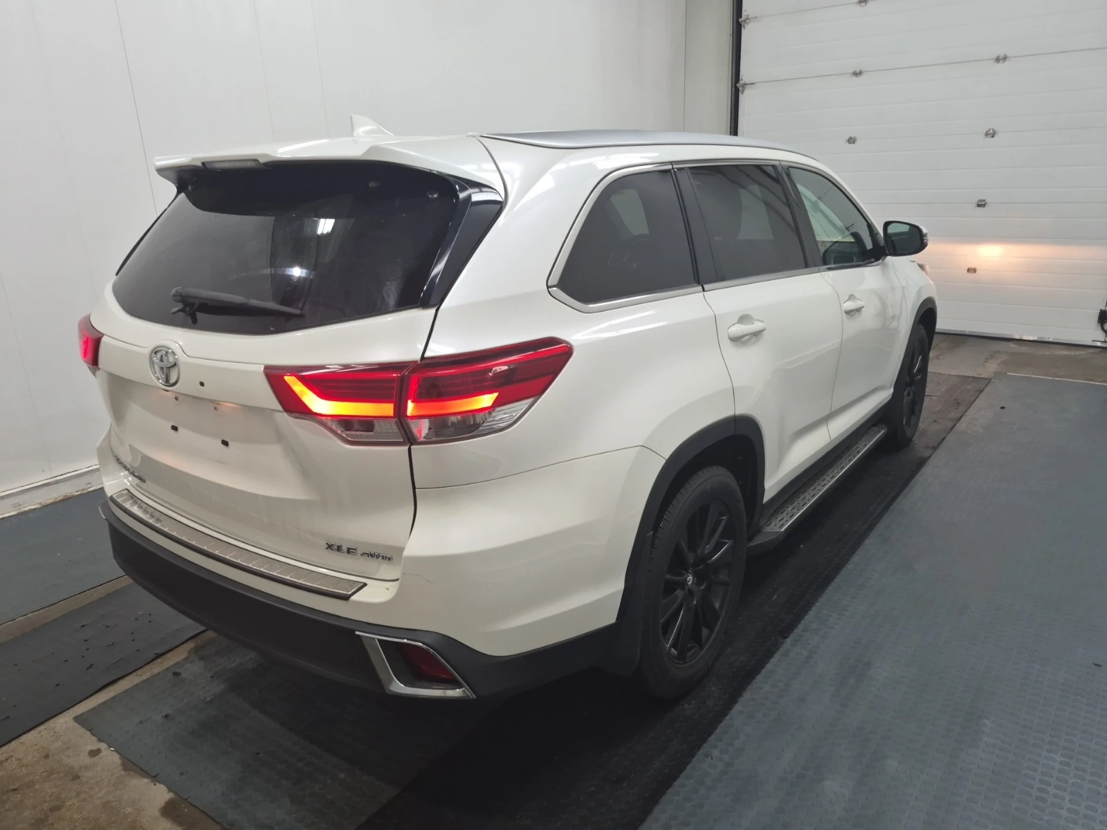 Toyota Highlander Awd Xle / Carfax / Лизинж, снимка 2 - Автомобили и джипове - 56315635