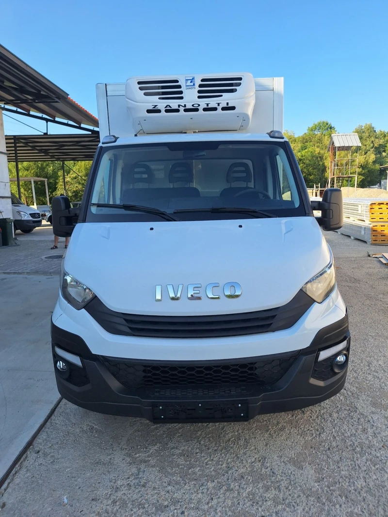 Iveco 35c15 Хладилен със В категория, снимка 2 - Бусове и автобуси - 51074574