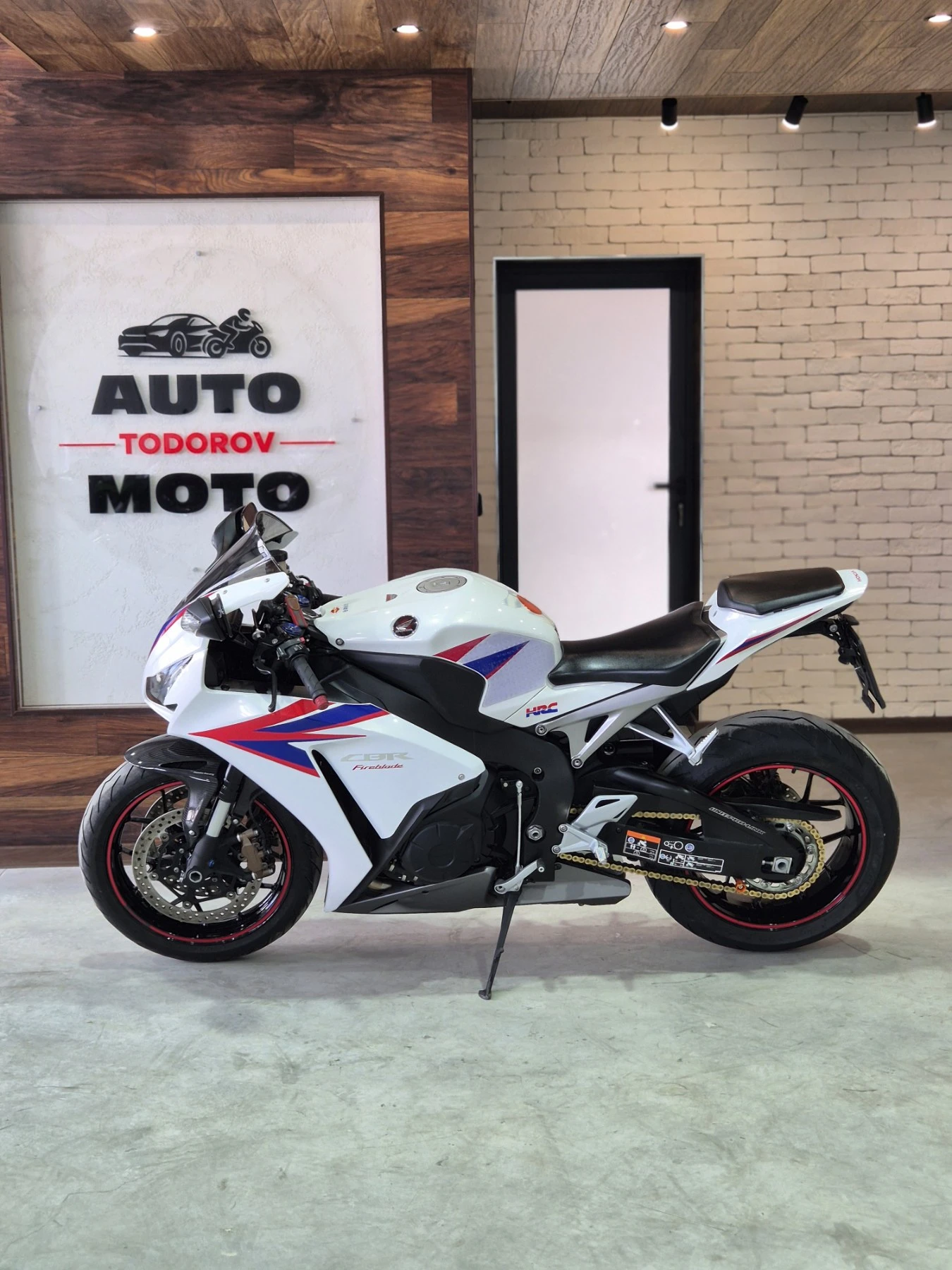 Honda Cbr 1000RR Fireblade ABS AKRAPOVIC Нов внос ШВЕЙЦАРИЯ!, снимка 5 - Мотоциклети и мототехника - 54195586