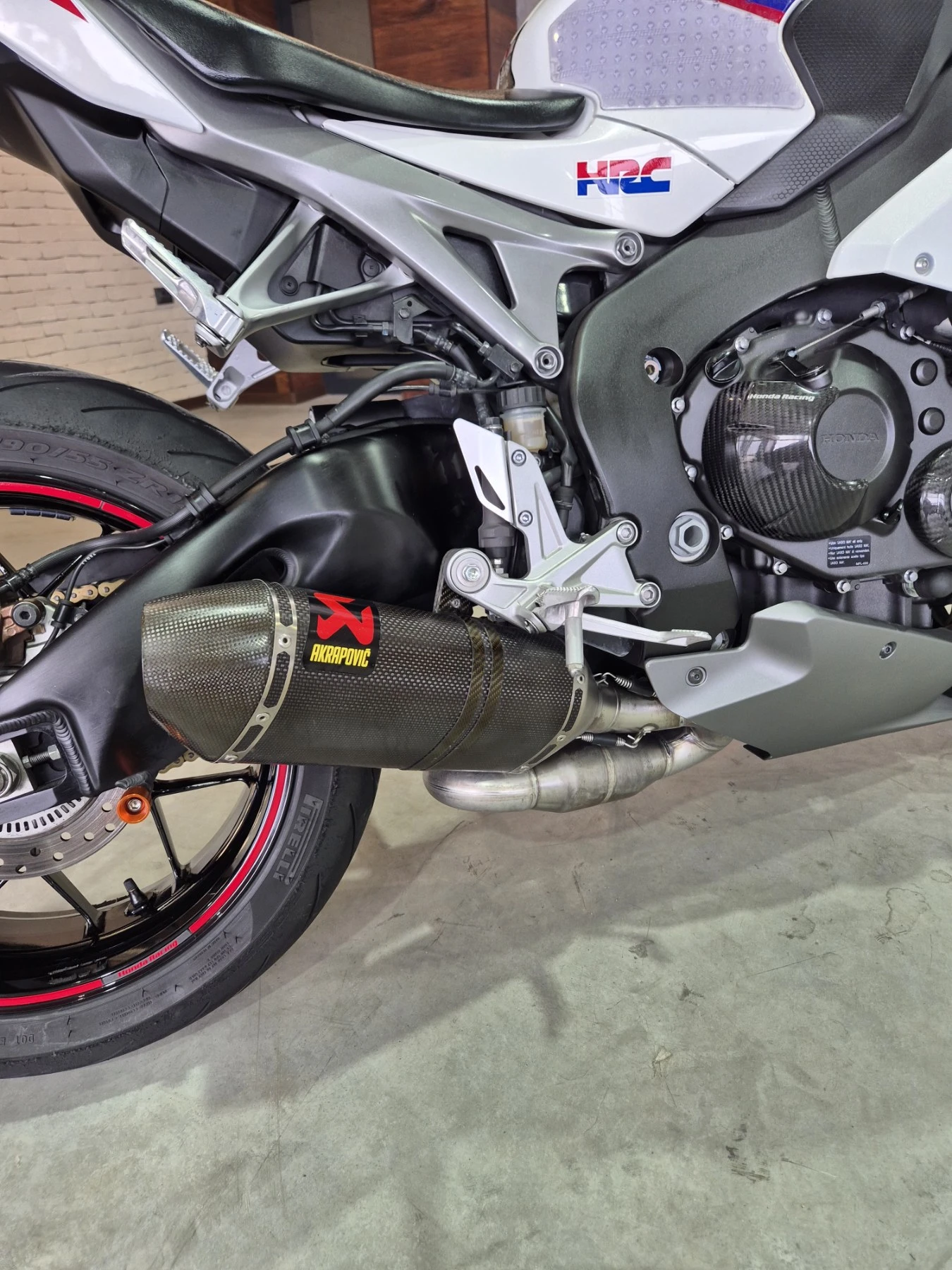 Honda Cbr 1000RR Fireblade ABS AKRAPOVIC Нов внос ШВЕЙЦАРИЯ!, снимка 12 - Мотоциклети и мототехника - 54195586