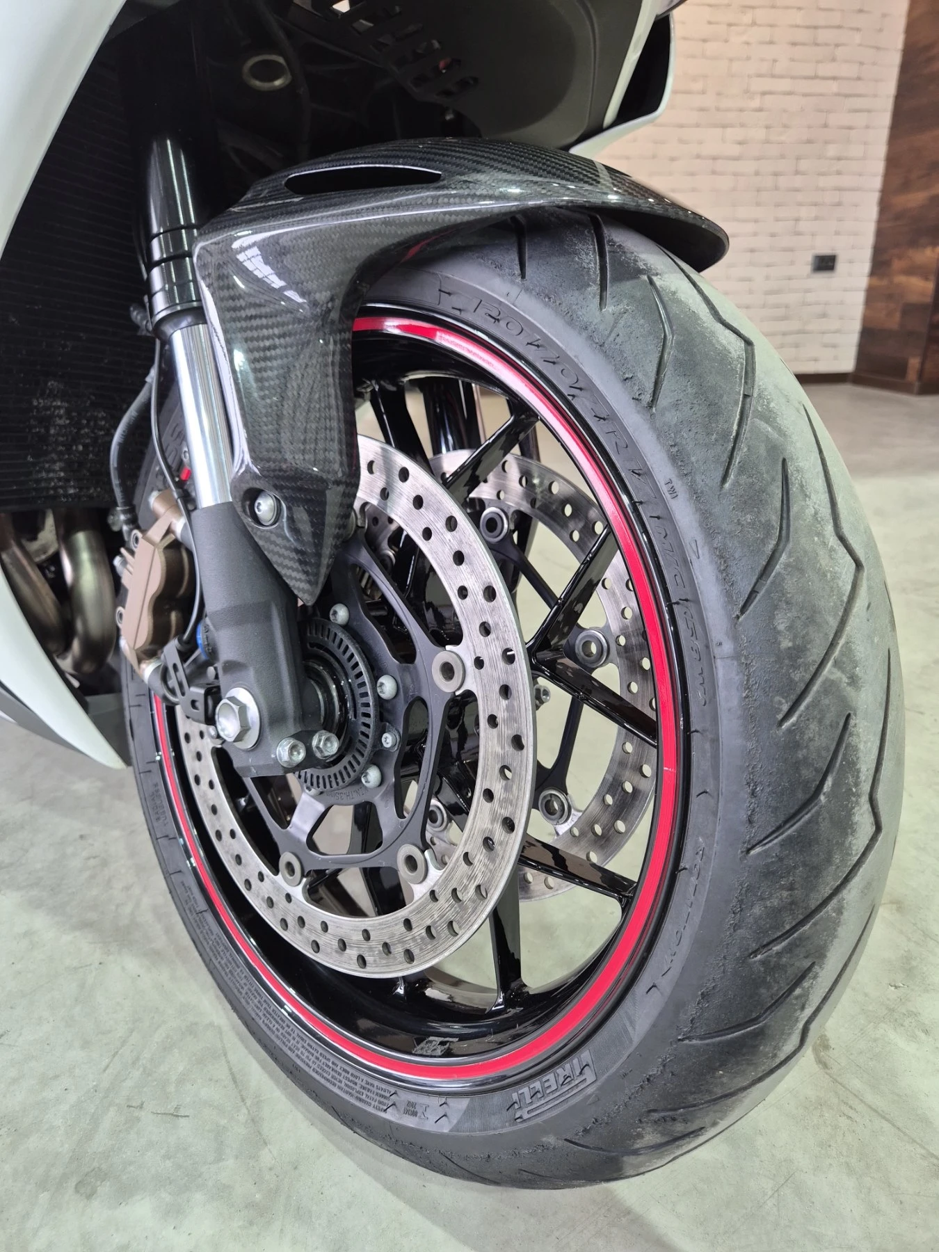 Honda Cbr 1000RR Fireblade ABS AKRAPOVIC Нов внос ШВЕЙЦАРИЯ!, снимка 14 - Мотоциклети и мототехника - 54195586