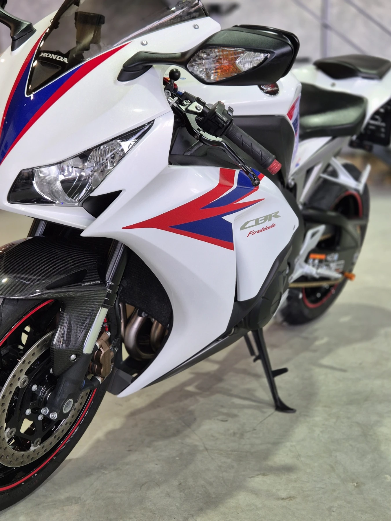Honda Cbr 1000RR Fireblade ABS AKRAPOVIC Нов внос ШВЕЙЦАРИЯ!, снимка 9 - Мотоциклети и мототехника - 54195586