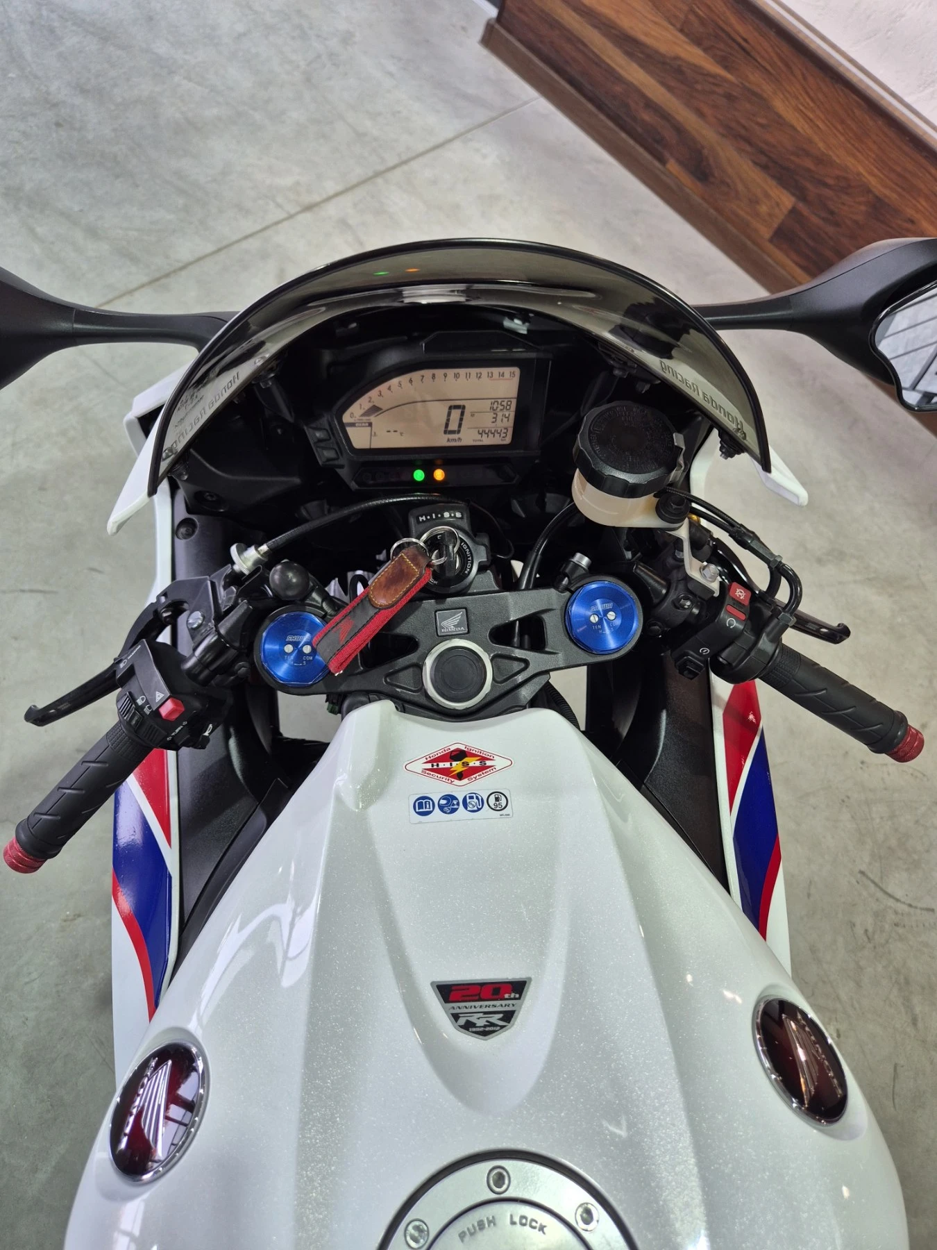 Honda Cbr 1000RR Fireblade ABS AKRAPOVIC Нов внос ШВЕЙЦАРИЯ!, снимка 17 - Мотоциклети и мототехника - 54195586