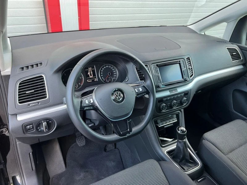 VW Sharan 2.0TDI HIGHLINE NAVI KLIMATRONIK 6-СКОРОСТИ EVRO 6, снимка 13 - Автомобили и джипове - 47011924