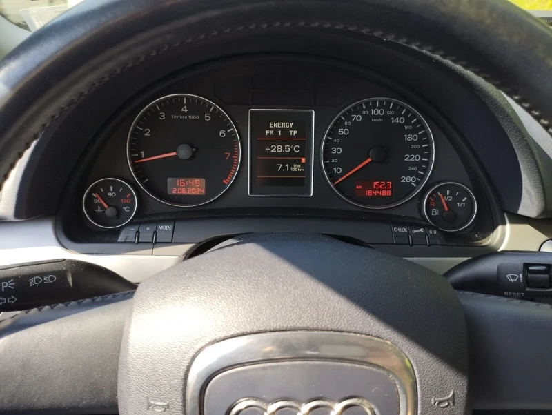 Audi A4 1.8Т, снимка 5 - Автомобили и джипове - 48089826