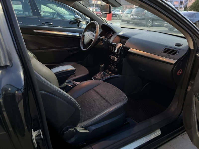 Opel Astra GTC 1.6 Turbo ГАЗ, снимка 10 - Автомобили и джипове - 52187625