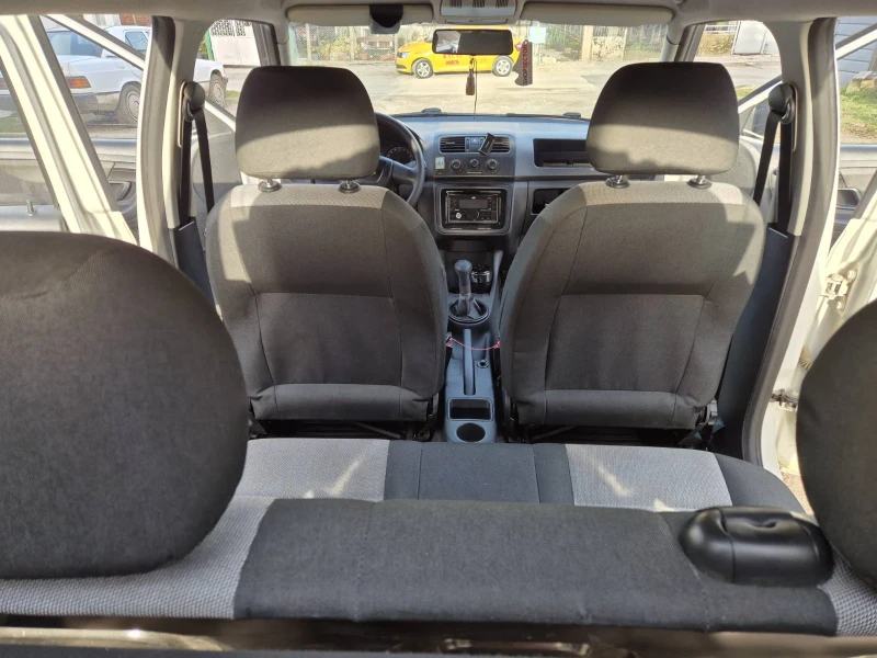 Skoda Fabia, снимка 11 - Автомобили и джипове - 52259133