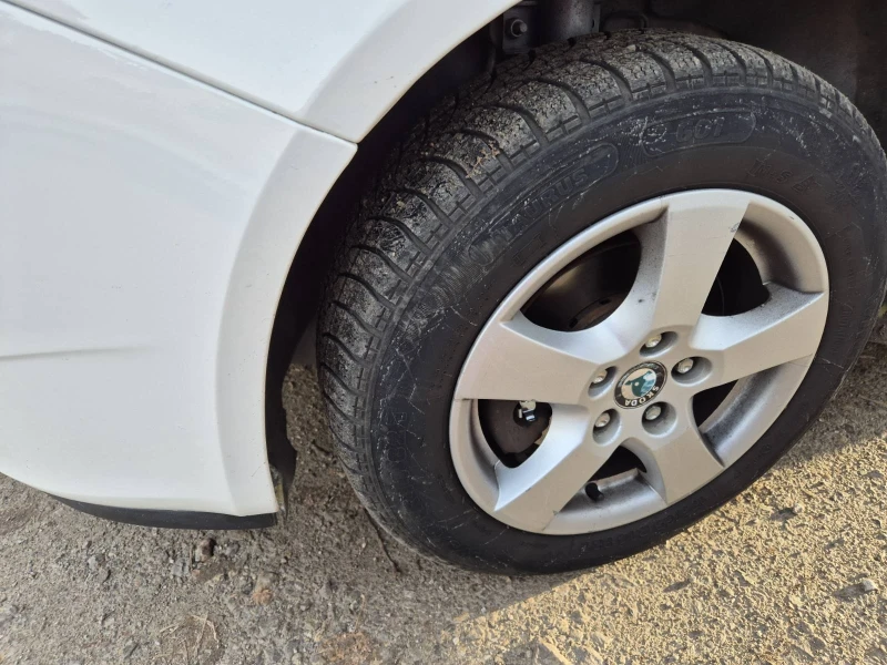 Skoda Fabia, снимка 15 - Автомобили и джипове - 52259133