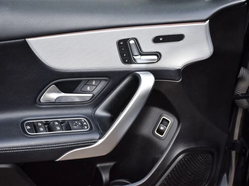 Mercedes-Benz A 220 ПАМЕТ* DIGITAL* ПОДГРЕВ* КОЖА, снимка 8 - Автомобили и джипове - 52936928