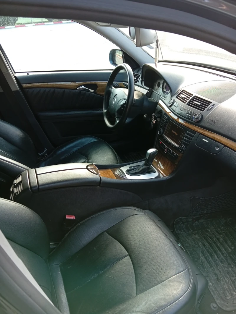 Mercedes-Benz E 320, снимка 9 - Автомобили и джипове - 53140772
