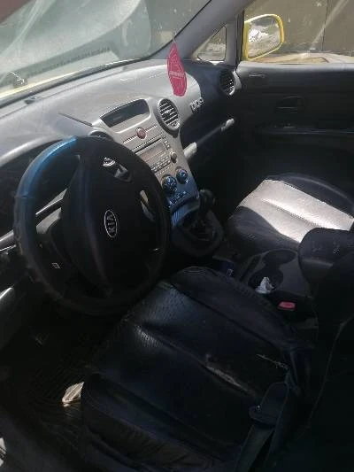 Kia Carens, снимка 2 - Автомобили и джипове - 52594427