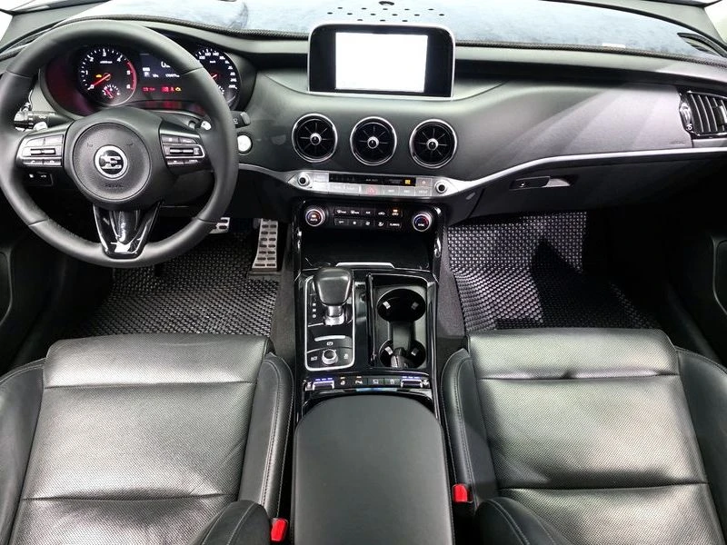 Kia Stinger 2.2 Diesel AWD| 199к.с.| ВКЛ.ТЕХНОТЕСТ, снимка 7 - Автомобили и джипове - 55615384