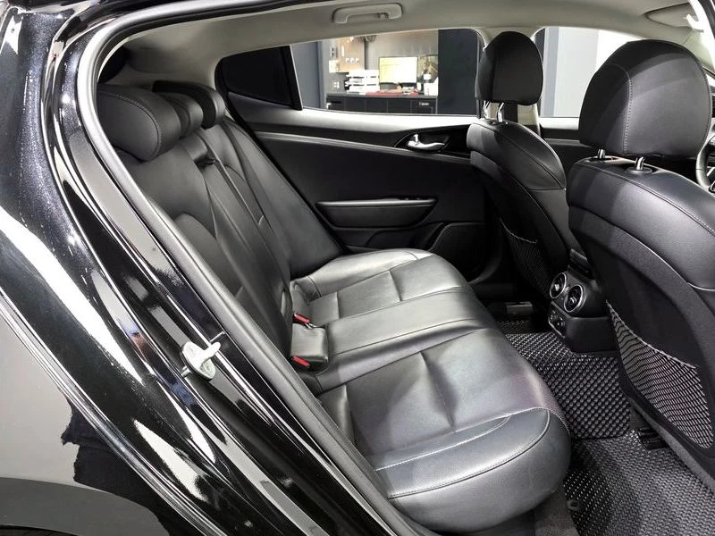 Kia Stinger 2.2 Diesel AWD| 199к.с.| ВКЛ.ТЕХНОТЕСТ, снимка 11 - Автомобили и джипове - 55615384