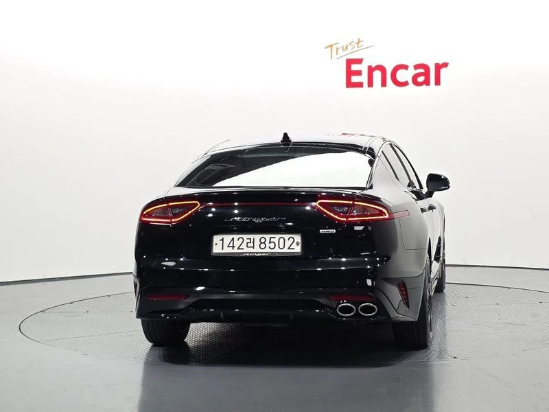 Kia Stinger 2.2 Diesel AWD| 199к.с.| ВКЛ.ТЕХНОТЕСТ, снимка 4 - Автомобили и джипове - 55615384