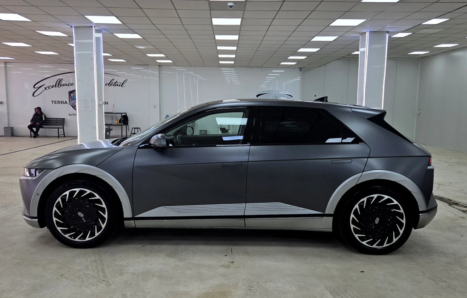Hyundai Ioniq 5 72.6KWh/Uniq/ЗАВЕРЕНА СЕРВИЗНА КНИЖКА/Bosse, снимка 5 - Автомобили и джипове - 53626951