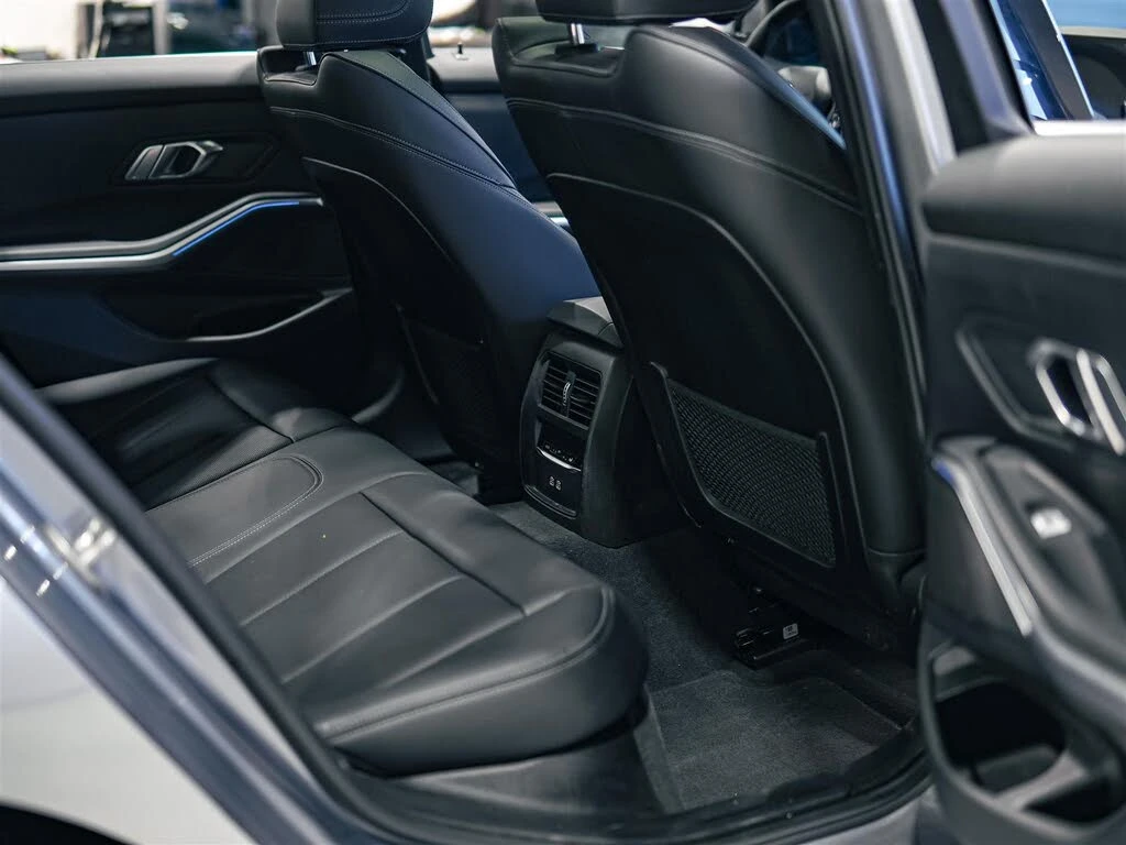 BMW 330 xDrive* AWD* АвтоКредит* (ЦЕНА ДО БГ), снимка 11 - Автомобили и джипове - 53757572