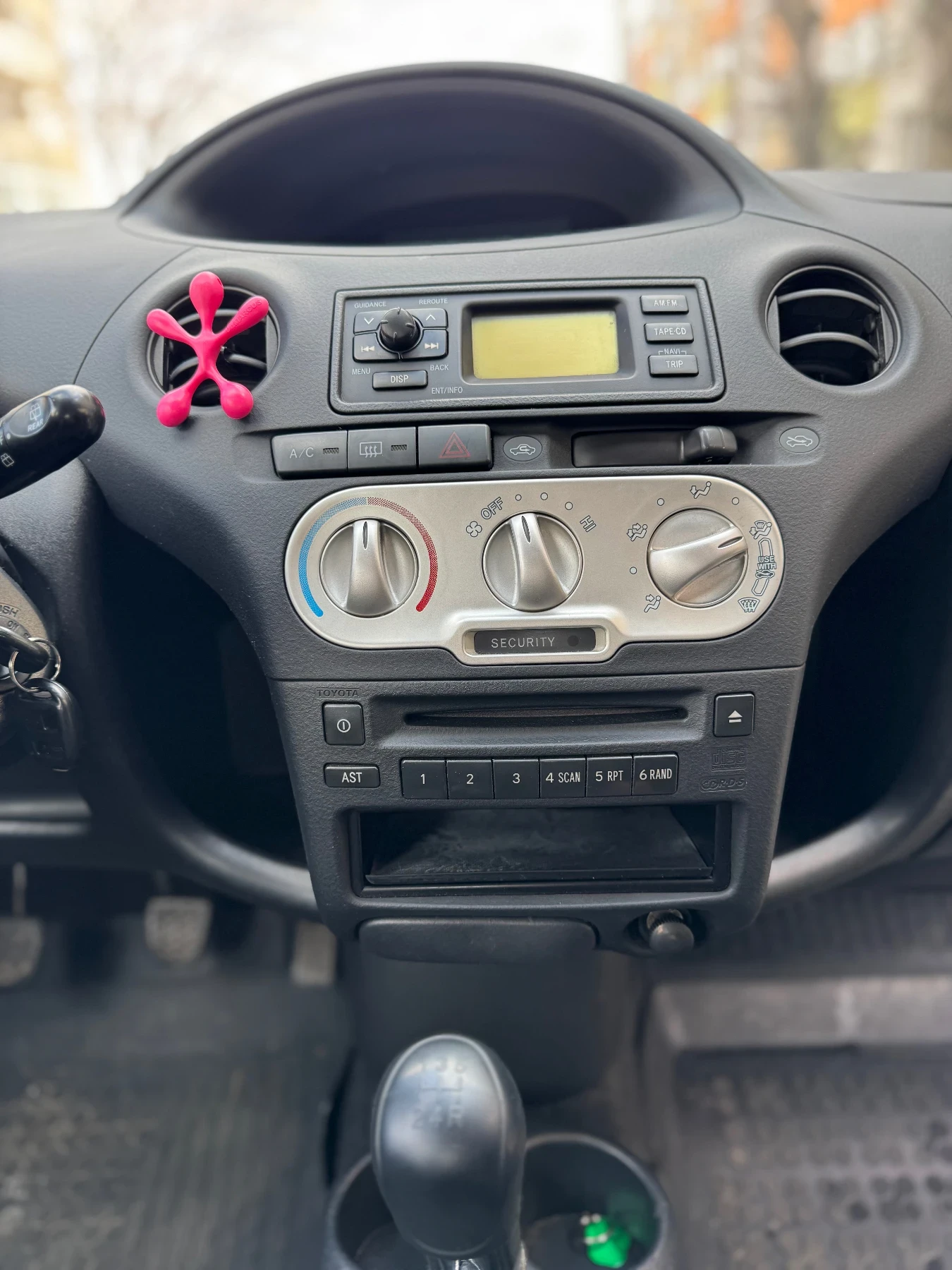 Toyota Yaris 1.4 D4D, снимка 12 - Автомобили и джипове - 54005289