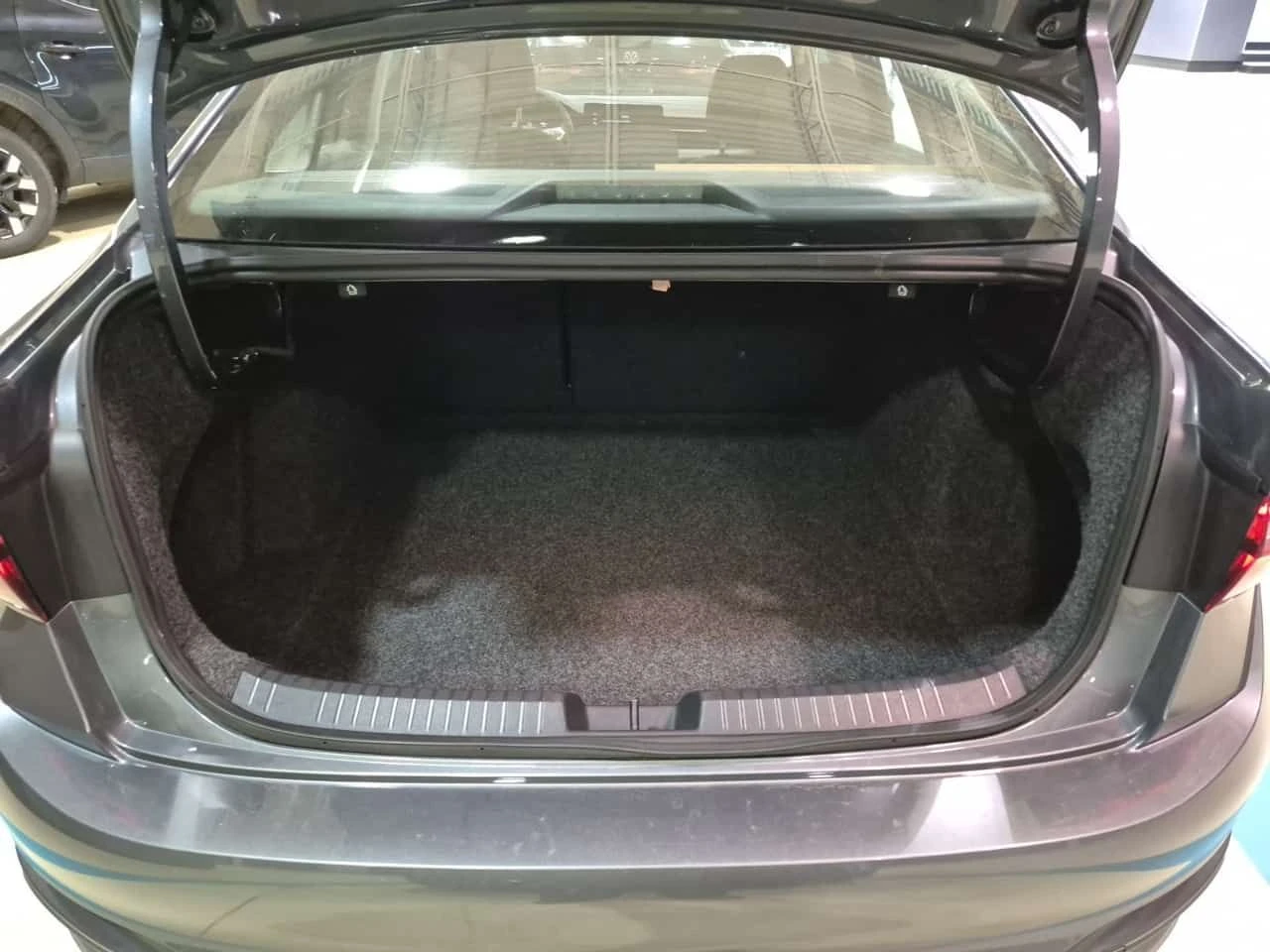 VW Jetta * TRENDLINE * CARFAX * ЦЕНА ДО БГ, снимка 13 - Автомобили и джипове - 54344305