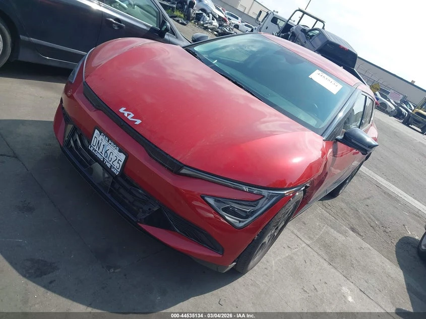 Kia EV6 Wind, снимка 2 - Автомобили и джипове - 54832957