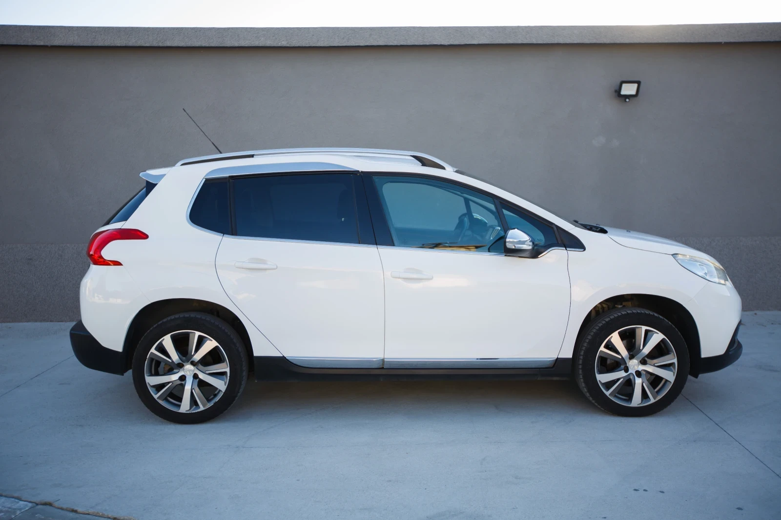 Peugeot 2008 1.6 Allure, снимка 6 - Автомобили и джипове - 54917891