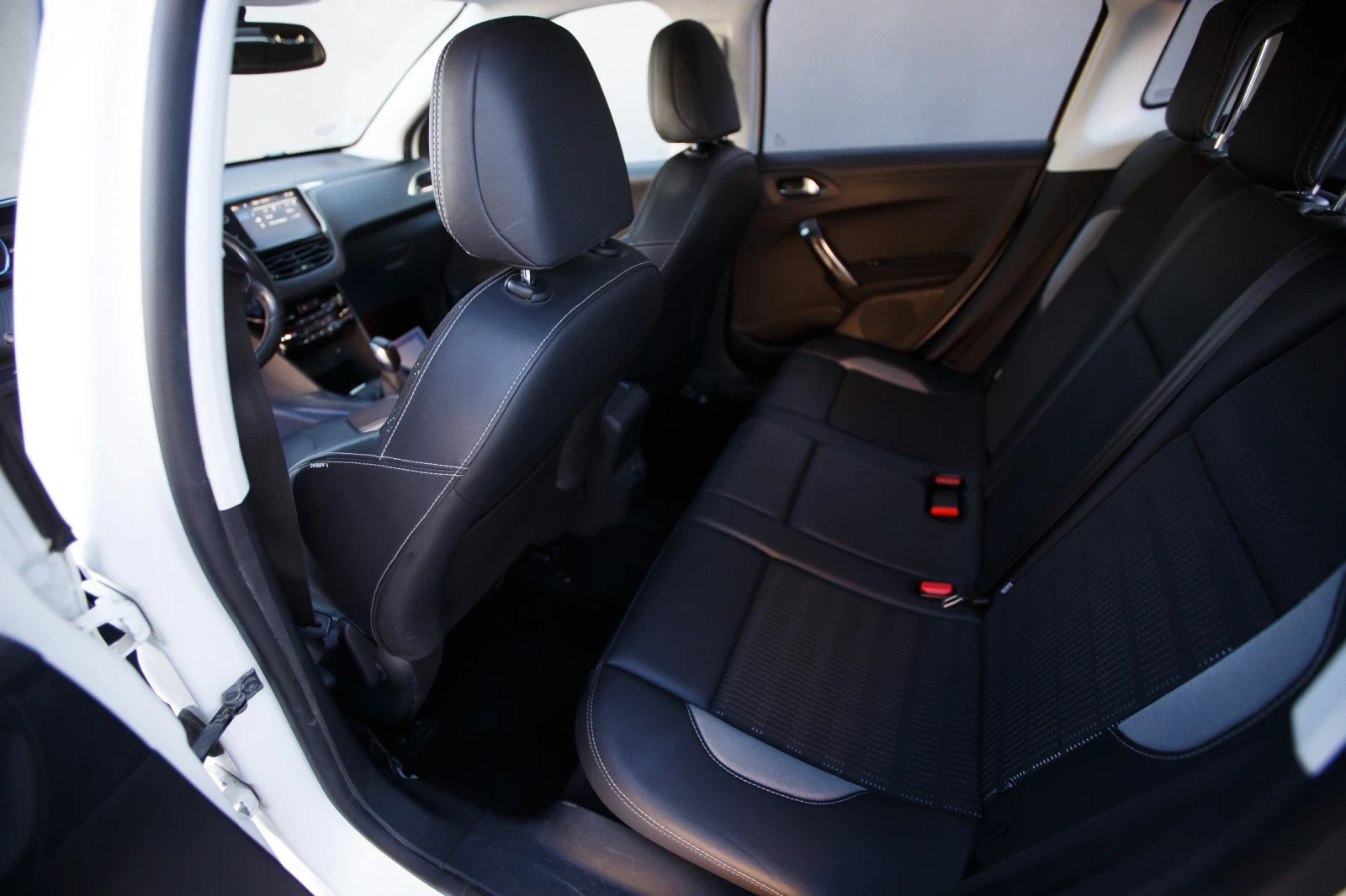 Peugeot 2008 1.6 Allure, снимка 14 - Автомобили и джипове - 54917891