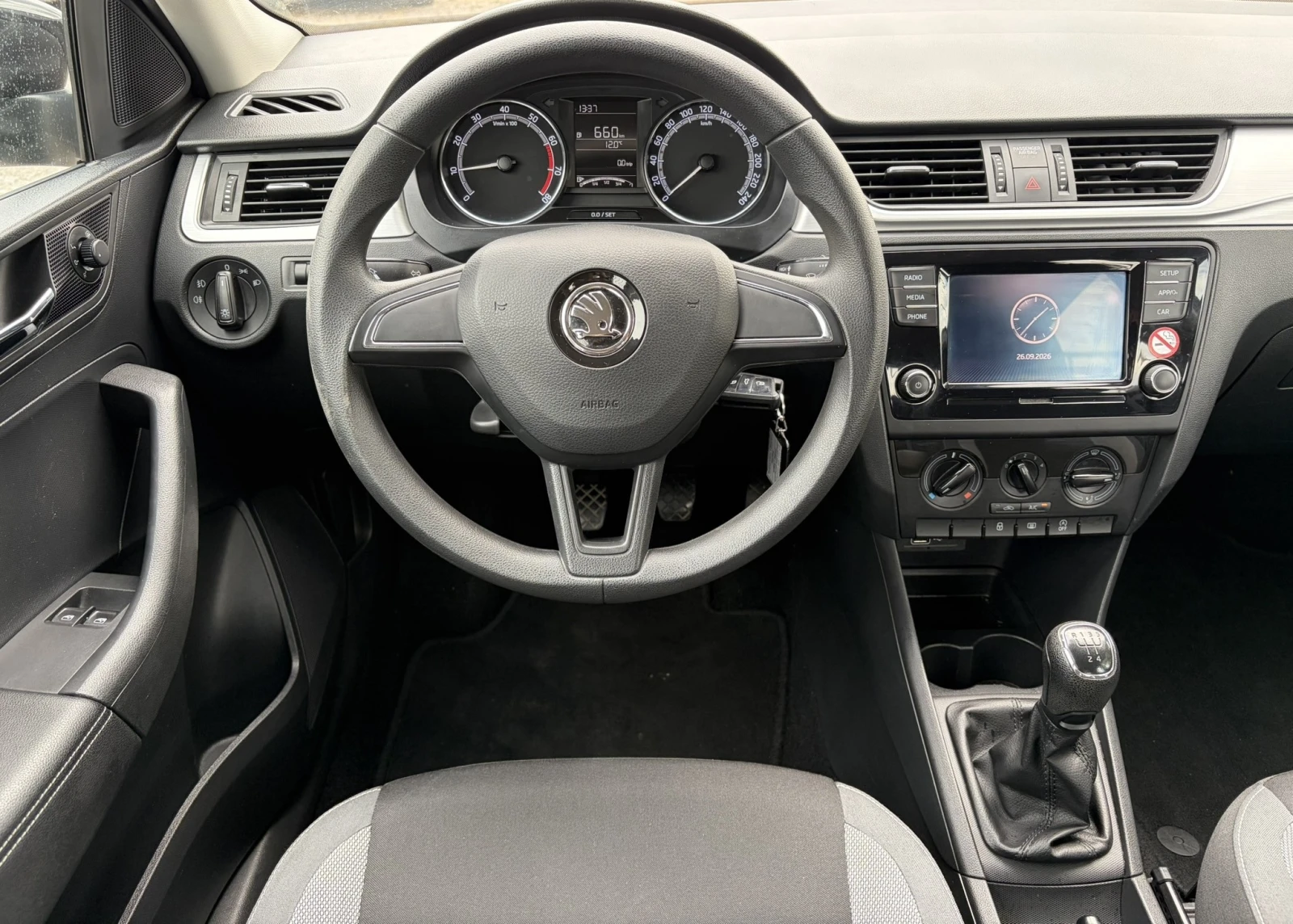 Skoda Rapid 1.0 TSI Facelift, снимка 10 - Автомобили и джипове - 56389708
