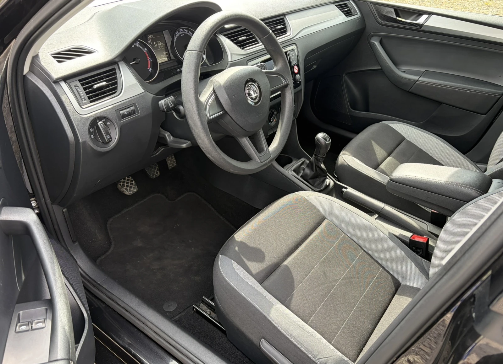 Skoda Rapid 1.0 TSI Facelift, снимка 7 - Автомобили и джипове - 56389708
