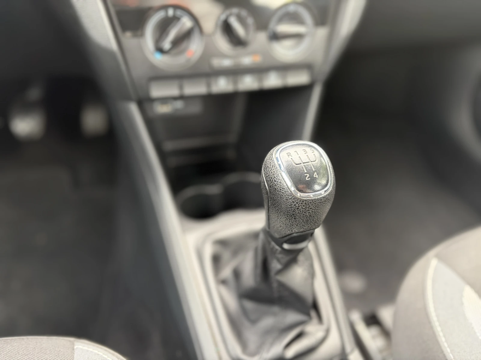 Skoda Rapid 1.0 TSI Facelift, снимка 13 - Автомобили и джипове - 56389708