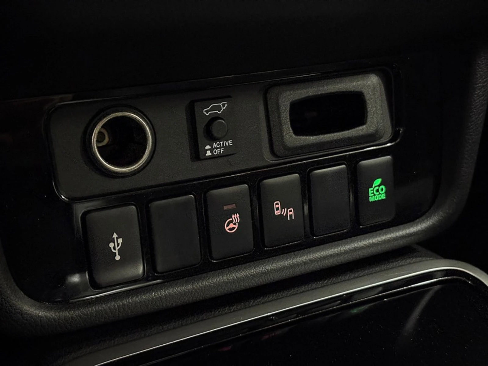 Mitsubishi Outlander 2.4 Intense Plug-in-hybrid Auto Европейска, снимка 17 - Автомобили и джипове - 55265858