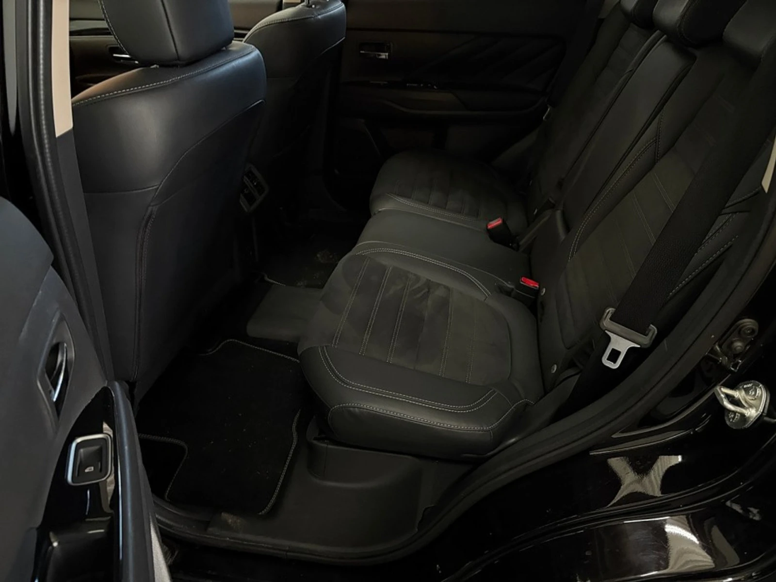 Mitsubishi Outlander 2.4 Intense Plug-in-hybrid Auto Европейска, снимка 7 - Автомобили и джипове - 55265858