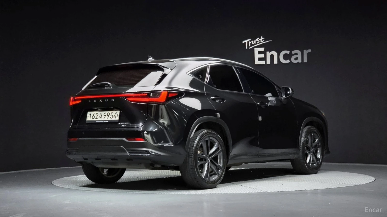 Lexus NX 350h PREMIUM* КОЖА* ОБДУХВ* ПАНО* НАВИ, снимка 2 - Автомобили и джипове - 55434635