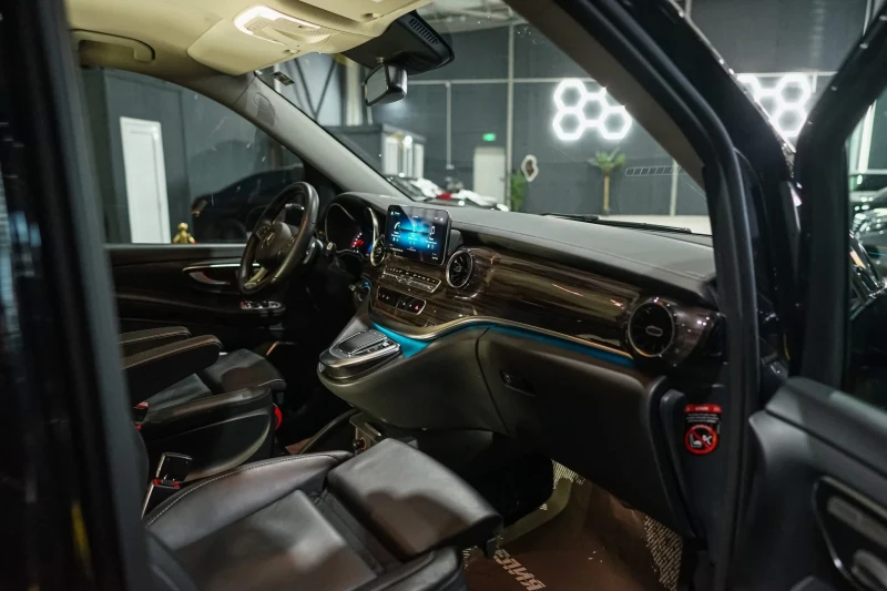 Mercedes-Benz V 300 D 7+ 1 LONG FULL AMG LINE BURMEISTER ЛИЗИНГ 100%, снимка 12 - Бусове и автобуси - 52705532