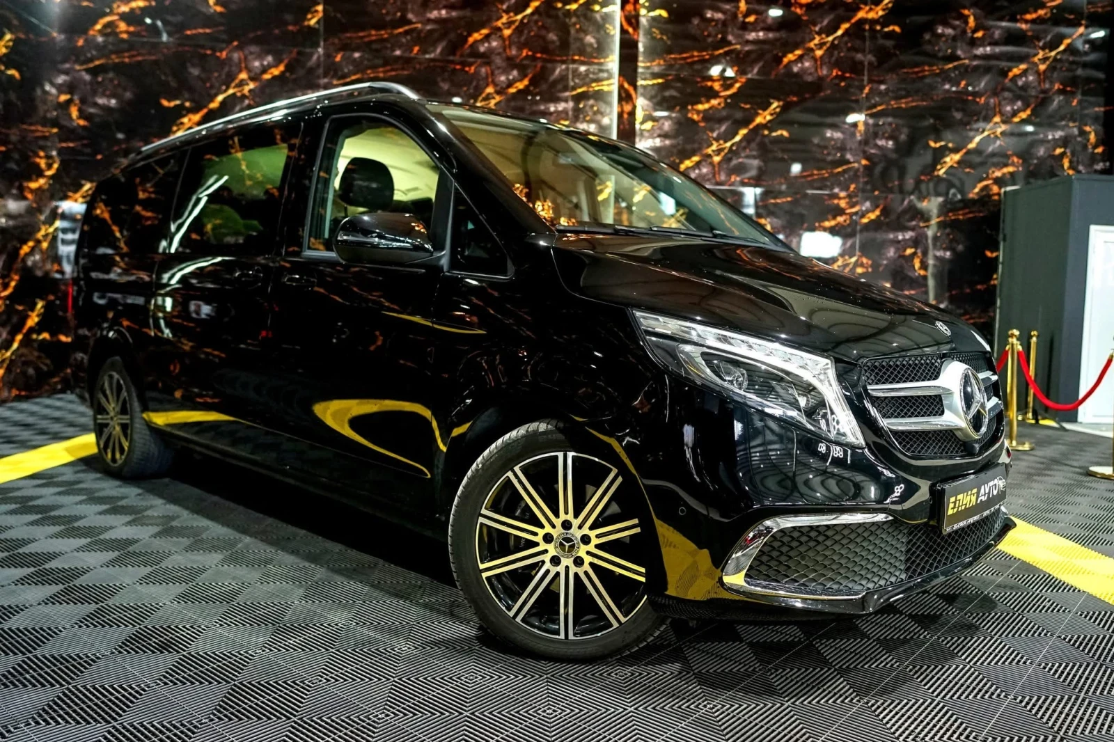 Mercedes-Benz V 300 D 7+ 1 LONG FULL AMG LINE BURMEISTER ЛИЗИНГ 100%, снимка 1