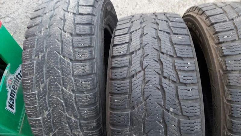 Гуми Зимни 215/65R15, снимка 3 - Гуми и джанти - 27317299