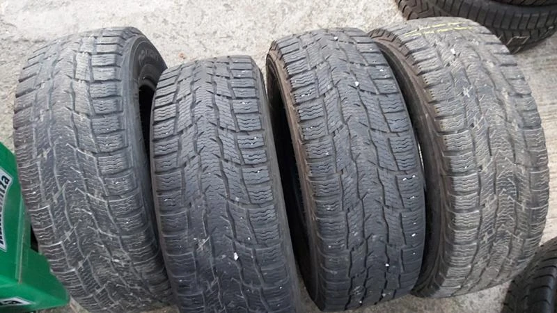 Гуми Зимни 215/65R15, снимка 1 - Гуми и джанти - 27317299