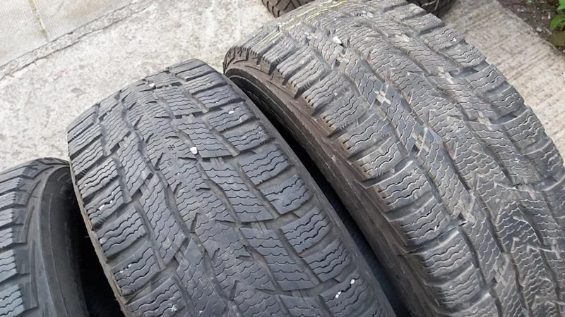 Гуми Зимни 215/65R15, снимка 5 - Гуми и джанти - 27317299