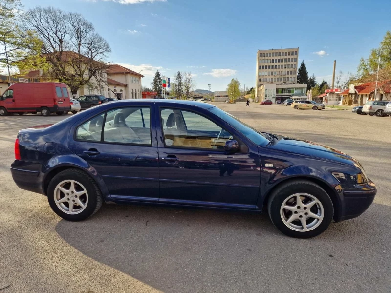 VW Bora 1.6 Бензин , снимка 6 - Автомобили и джипове - 48174637