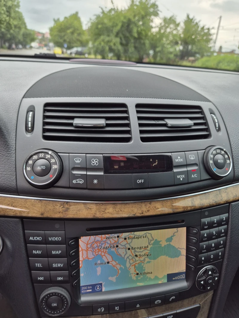 Mercedes-Benz E 320 AVANGARDE EVO, снимка 13 - Автомобили и джипове - 52543075