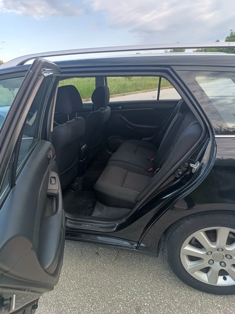 Toyota Avensis 2.2 D4D FACELIFT, снимка 14 - Автомобили и джипове - 52588155