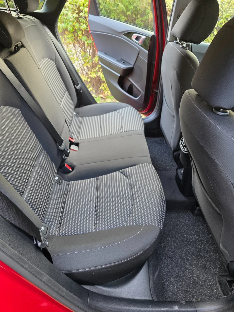 Kia Ceed Бензин, снимка 11 - Автомобили и джипове - 52405668