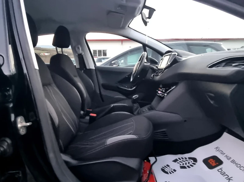 Peugeot 208 1.2i 82k.c., снимка 12 - Автомобили и джипове - 52624323