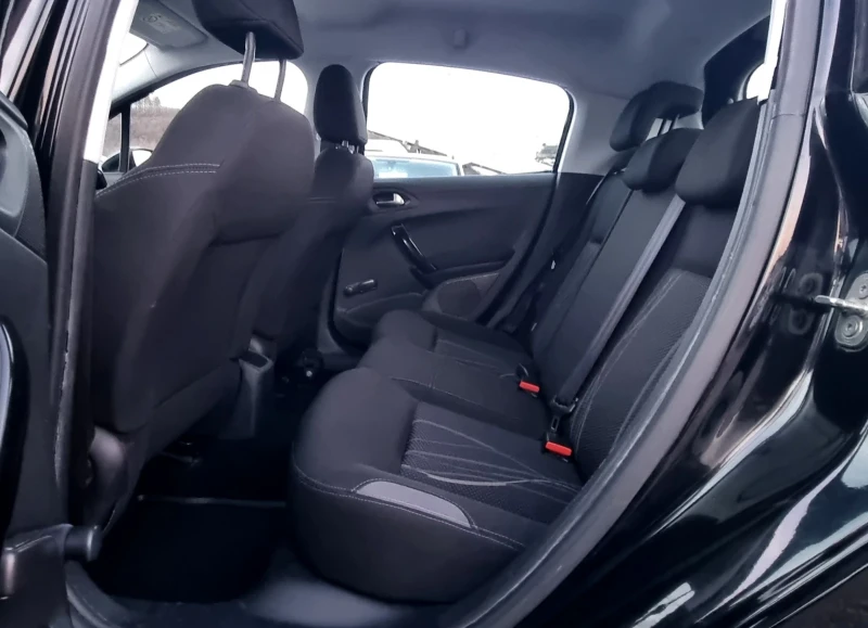 Peugeot 208 1.2i 82k.c., снимка 13 - Автомобили и джипове - 52624323